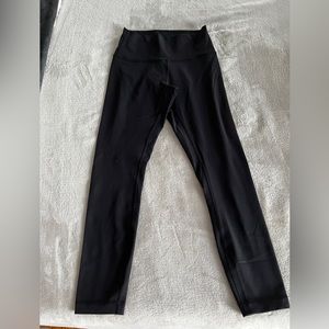 Lululemon leggings (size 6). NO pockets
